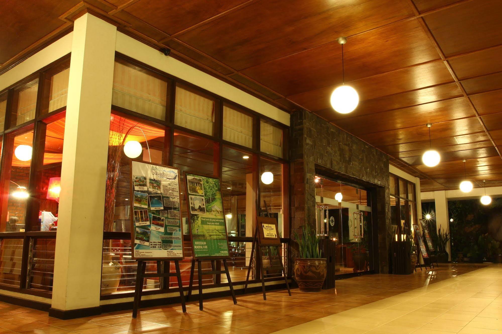 Mesra Business & Resort Hotel Samarinda Zewnętrze zdjęcie