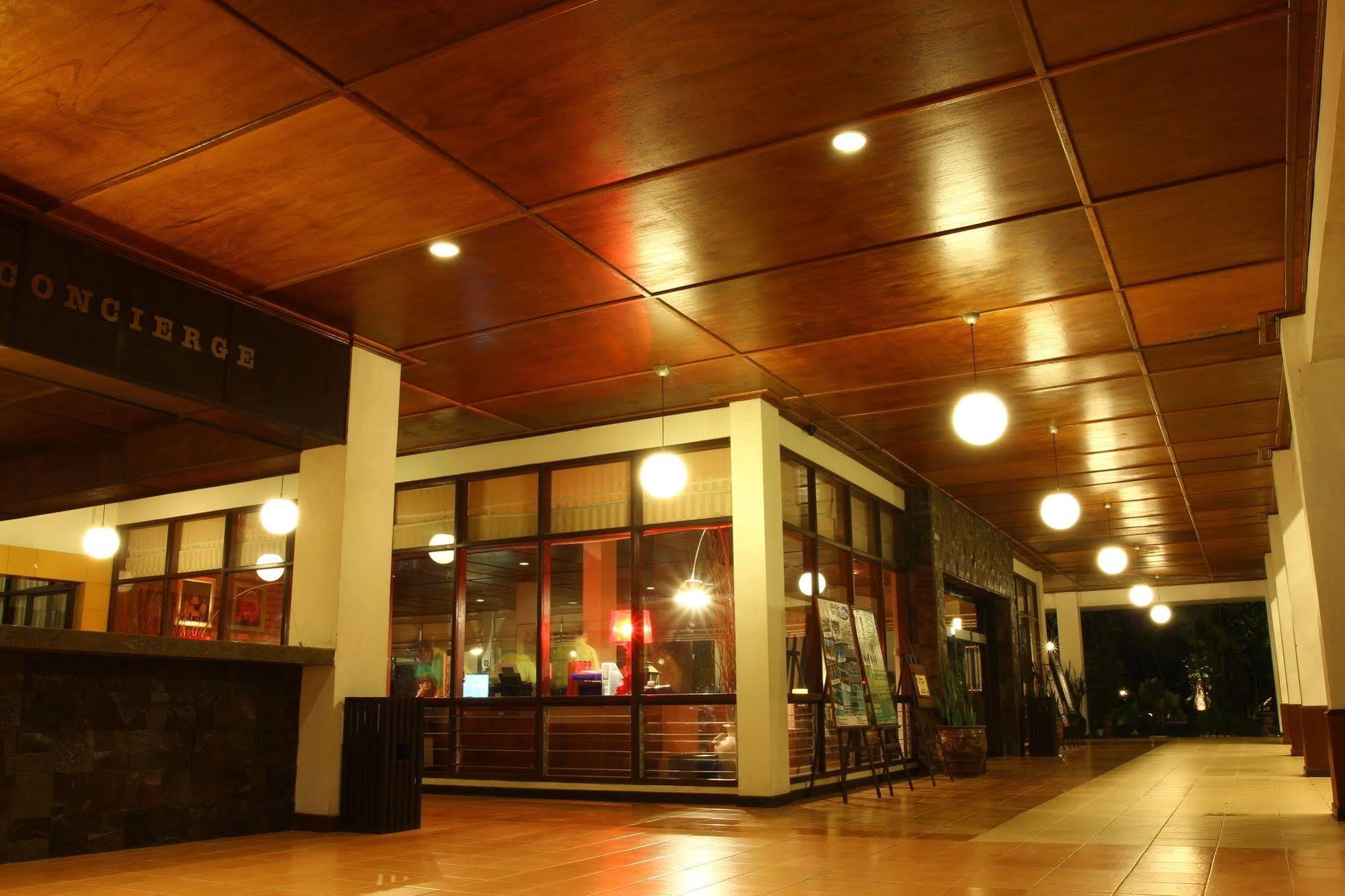 Mesra Business & Resort Hotel Samarinda Zewnętrze zdjęcie